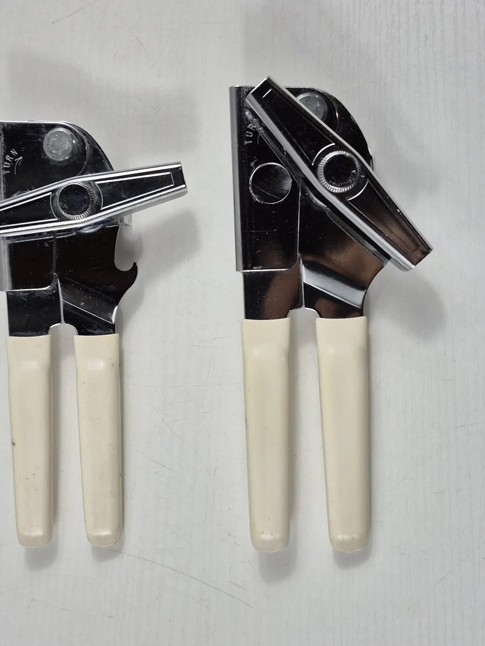 2 Vintage SWING-A-WAY Swing Away Manual Can Opener Bottle Opener Soft Handle USA